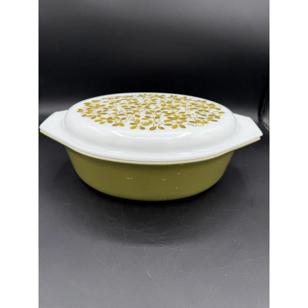 🌼✨ Vintage Pyrex 2.5Qt Casserole Dish – Spring Blossom Green – Light Wear ✨🌼